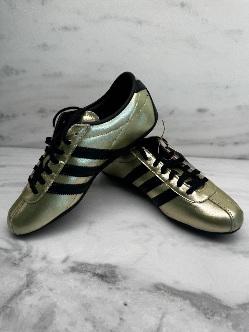 SUPER CUTE! NWT Adidas Tokyo Gold Metallic Black JQ0594 Women’s Size 9.5